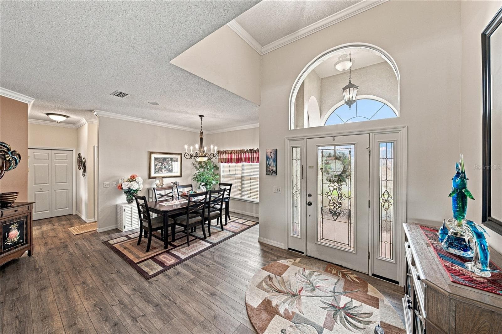The vaulted ceiling helps to define the welcoming foyer. - 4232 DORNOCH DR, LAKE WALES