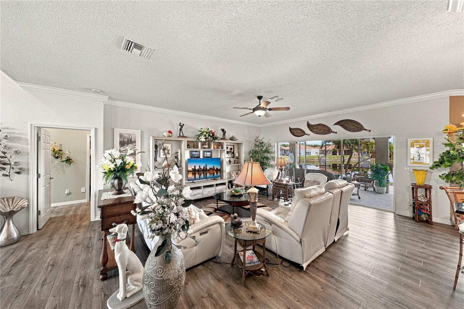 The large living room can easily accommodate your furniture. - 4232 DORNOCH DR, LAKE WALES