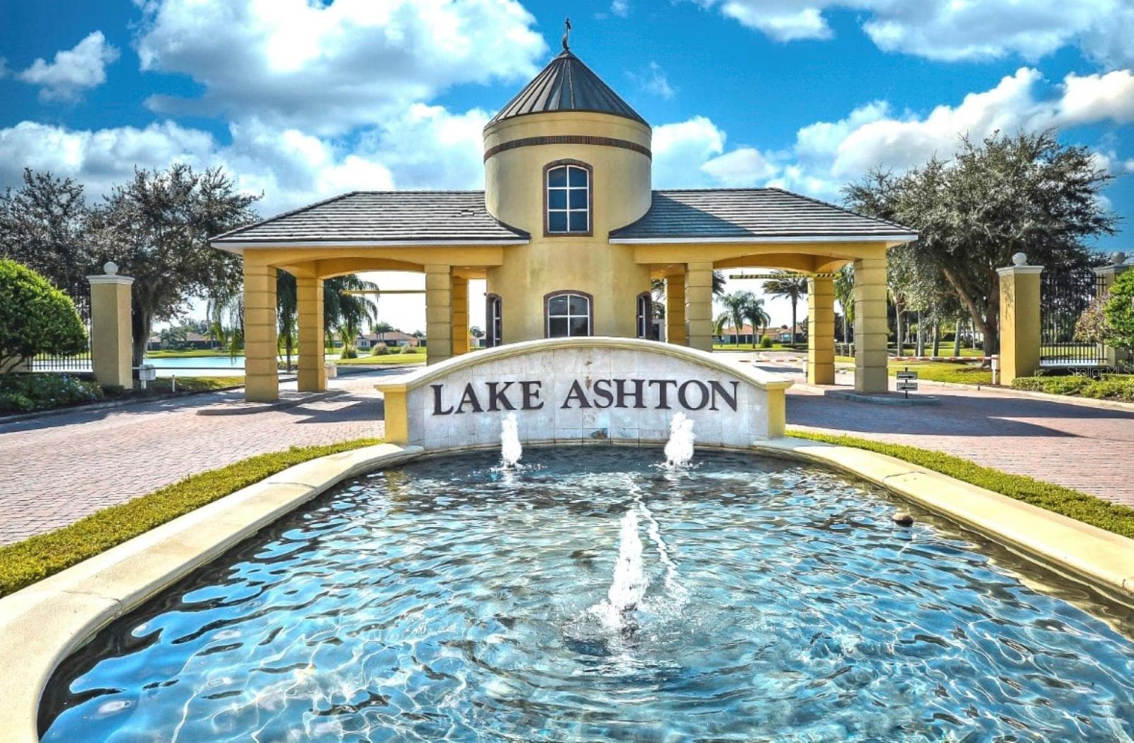 Lake Ashton is Central Florida's premium gated and guarded resort style living 55+ active adult community. One tour will convince you that this is the place to be. - 4232 DORNOCH DR, LAKE WALES