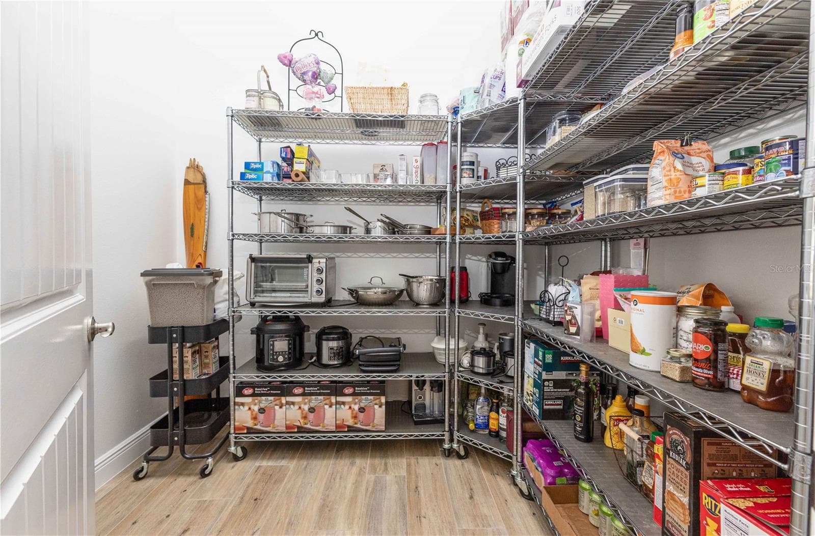 Pantry in kitchen - 10640 NE 27TH ST, OXFORD