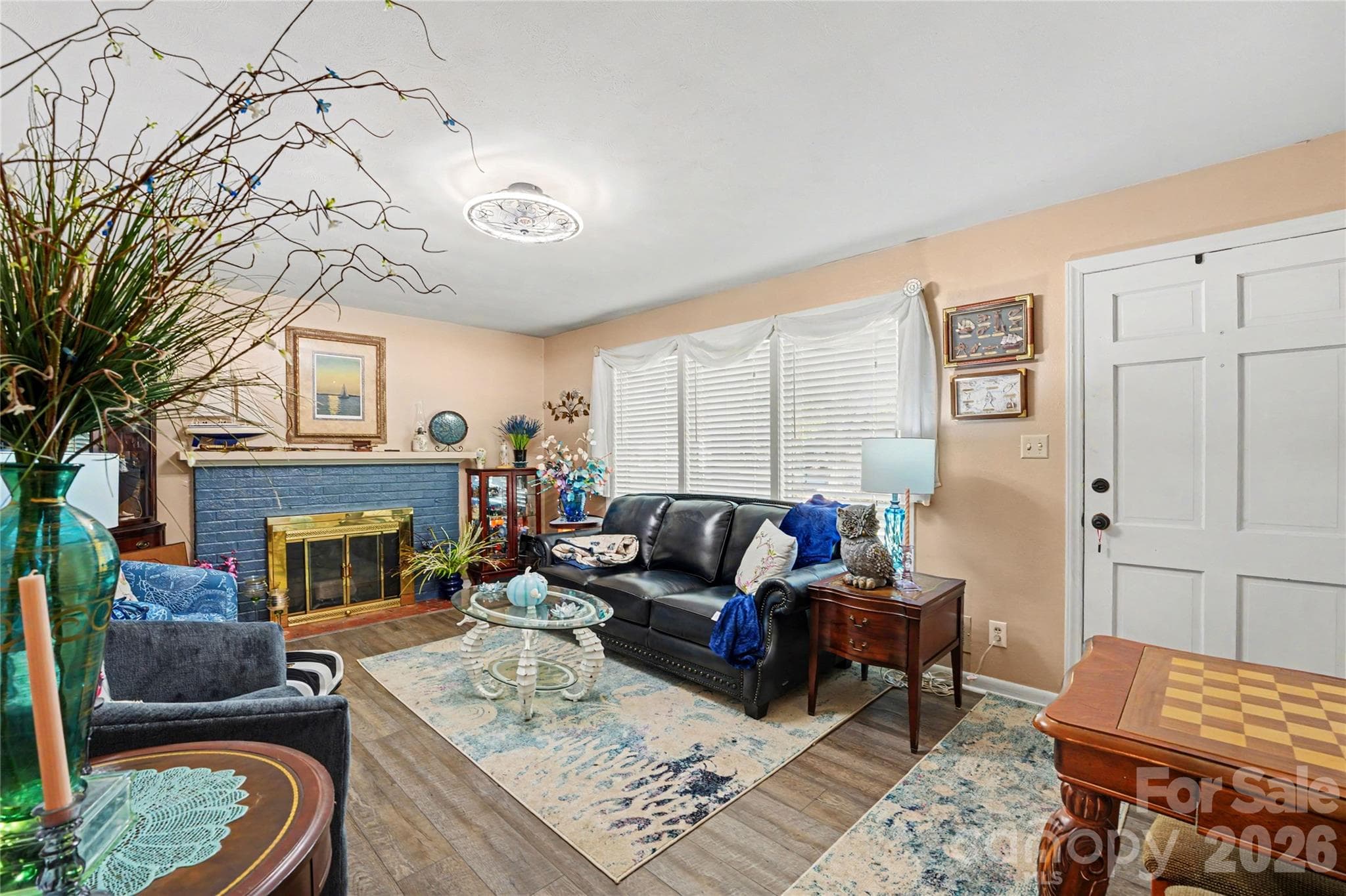 Single Family Residence at 1410 36th Avenue Drive NE, Hickory, photo 4 of 27