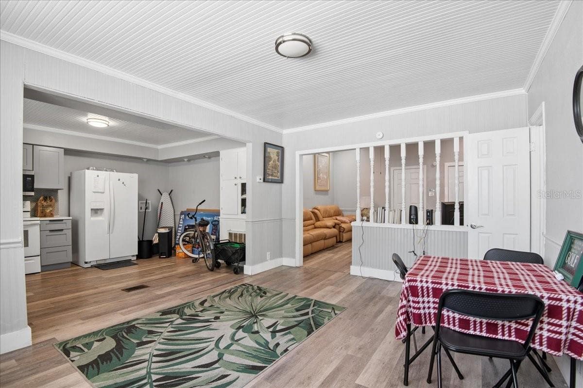 Single Family Residence at 3001 W CHESTNUT ST, TAMPA, photo 6 of 25