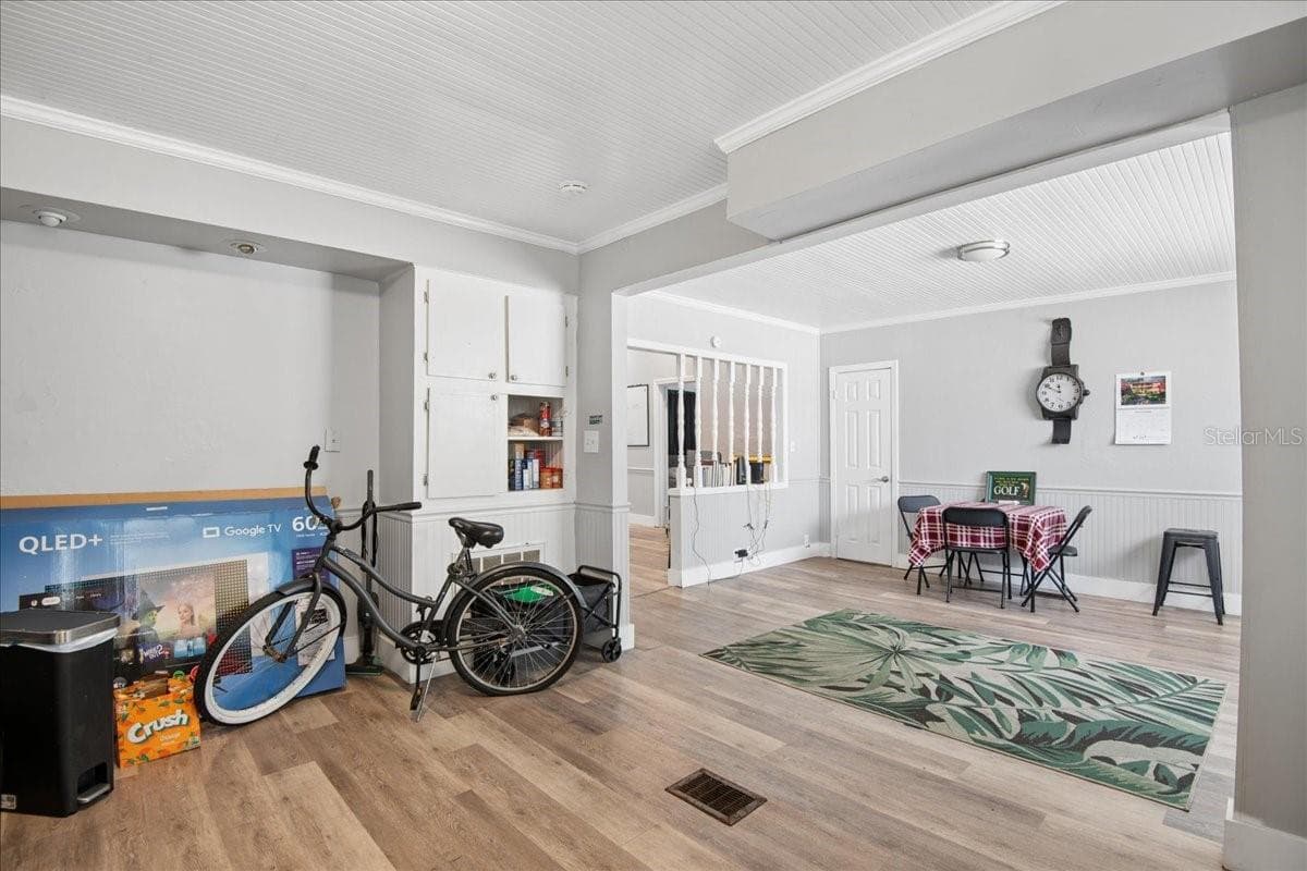 Single Family Residence at 3001 W CHESTNUT ST, TAMPA, photo 9 of 25
