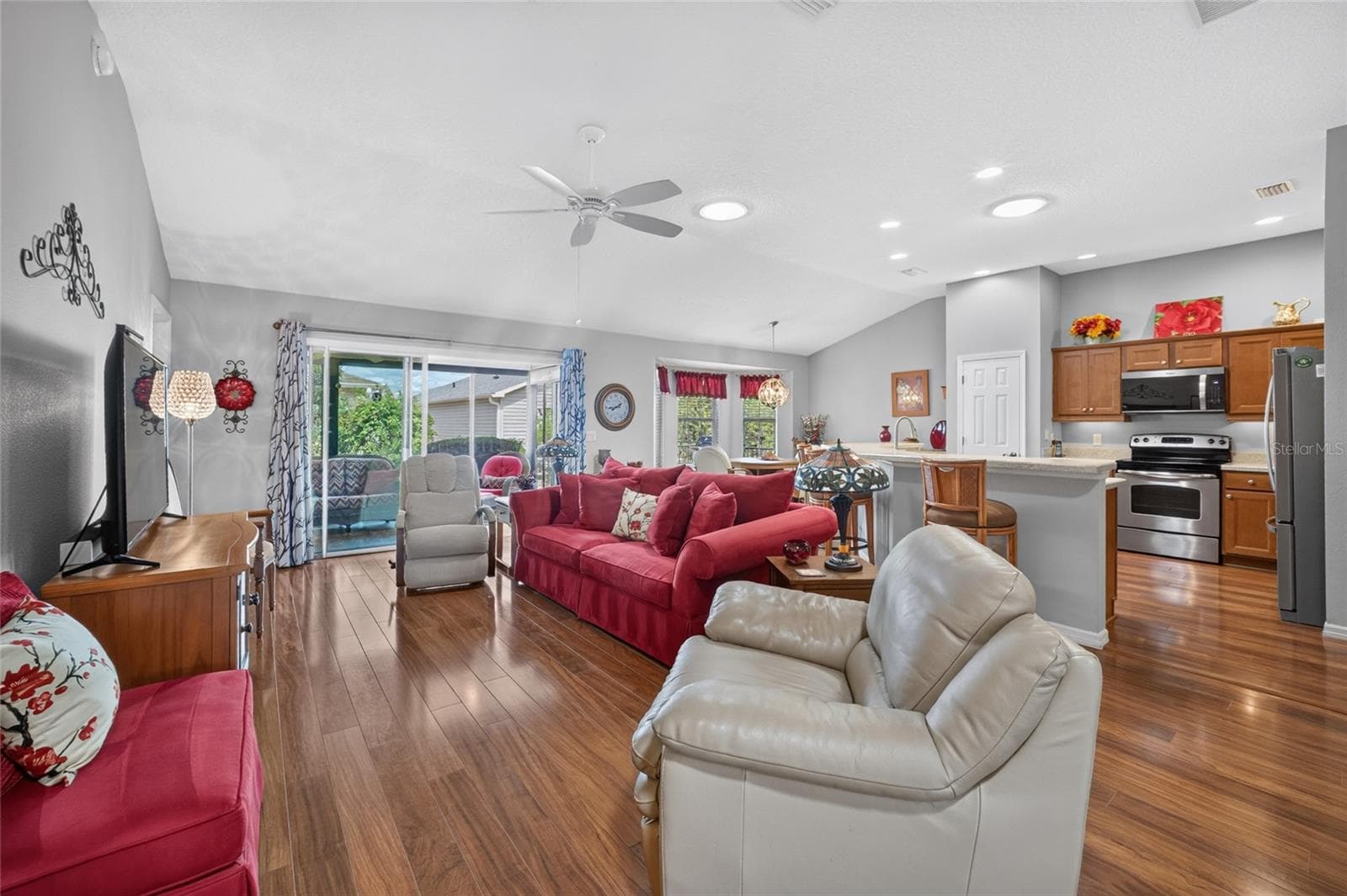 Single Family Residence at 1648 PENNECAMP DR, THE VILLAGES, photo 11 of 52