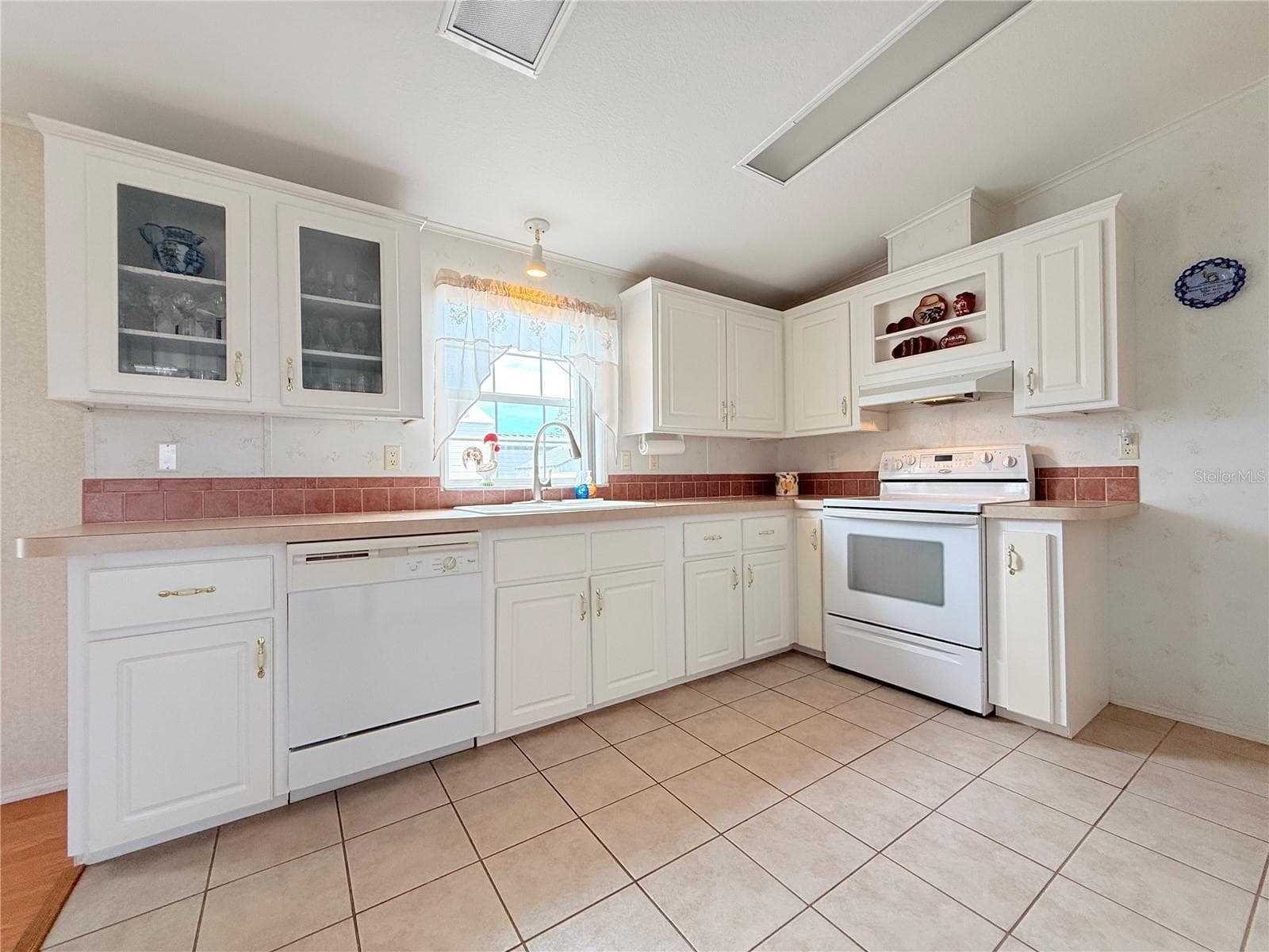 Manufactured Home at 2050 CHAMPION ST, SARASOTA, photo 15 of 65