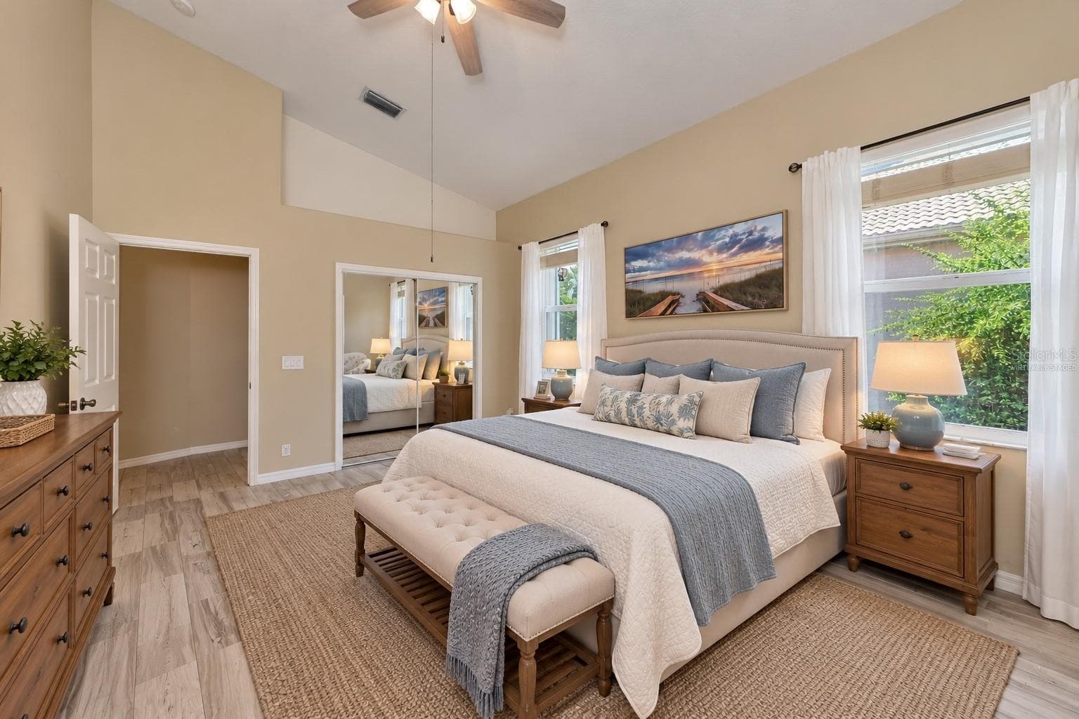 Virtually Staged Primary suite, vaulted ceiling, & w/walk-in closet. - 5113 FLAGSTONE DR, SARASOTA