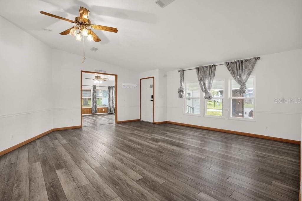 Living Room looking towards front door & into Kitchen - 4114 MYRTLE OAK CT #852, ZELLWOOD