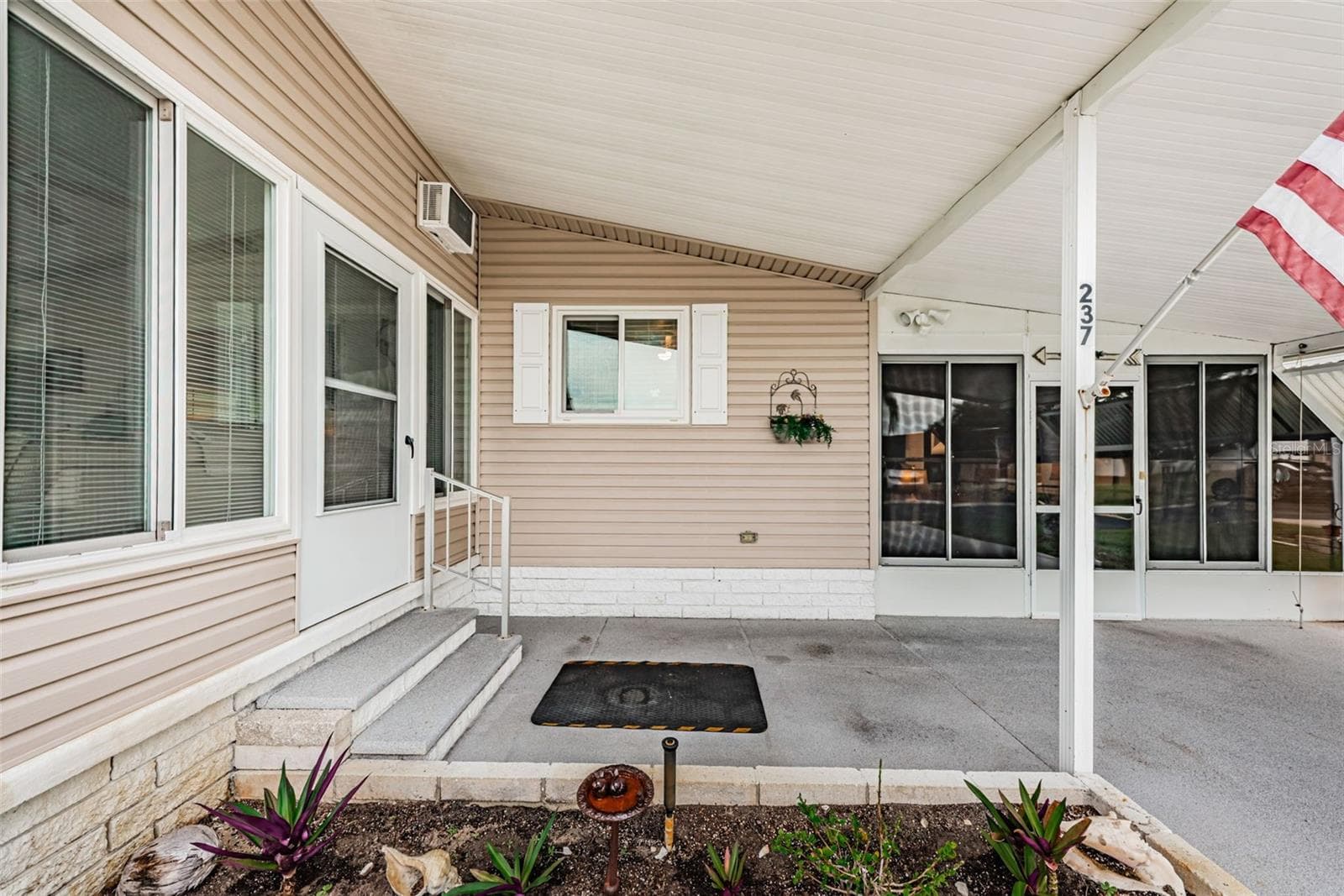 Manufactured Home at 39820 US HIGHWAY 19 N #237, TARPON SPRINGS, photo 7 of 68