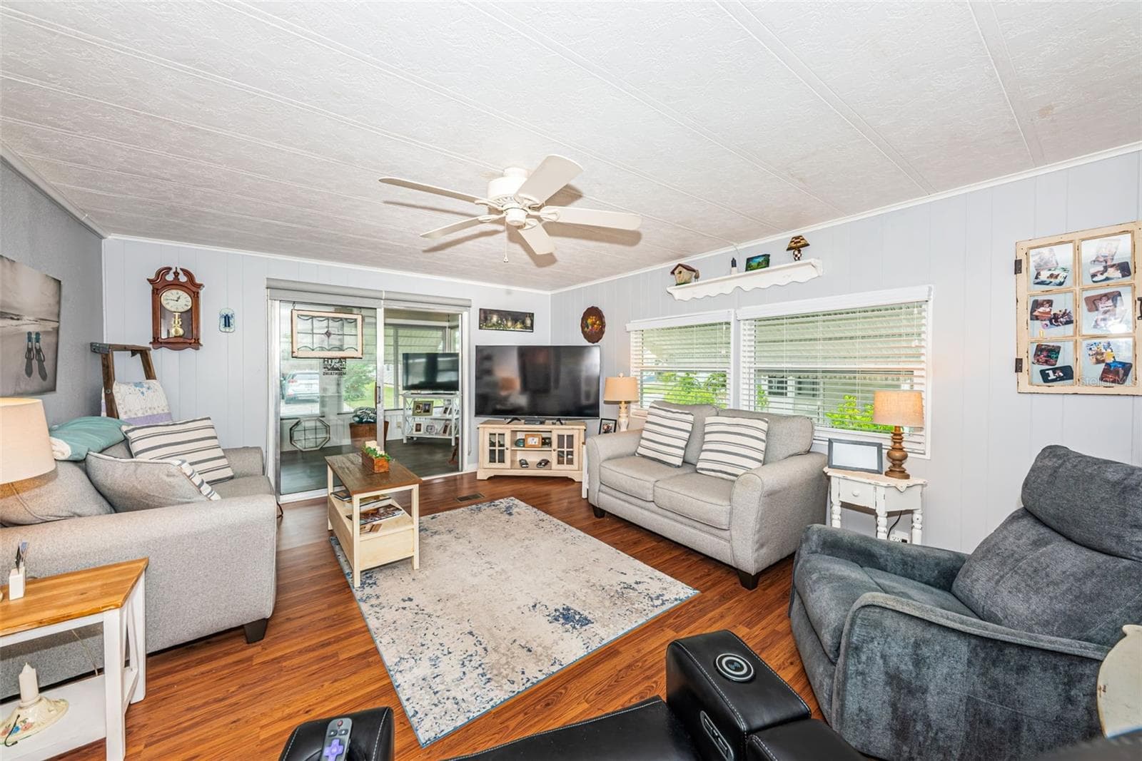Living Room - 39820 US HIGHWAY 19 N #237, TARPON SPRINGS