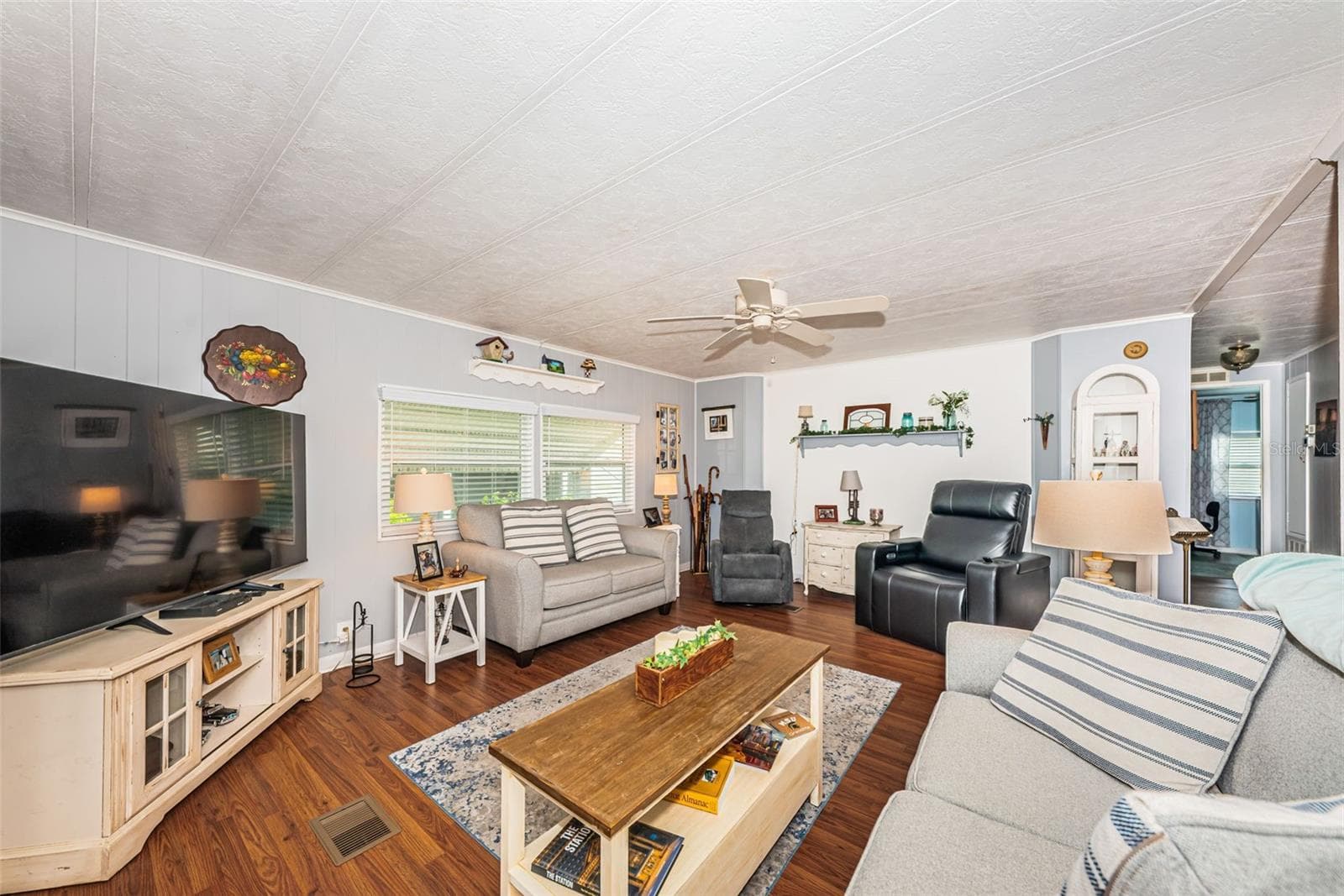 Living Room - 39820 US HIGHWAY 19 N #237, TARPON SPRINGS