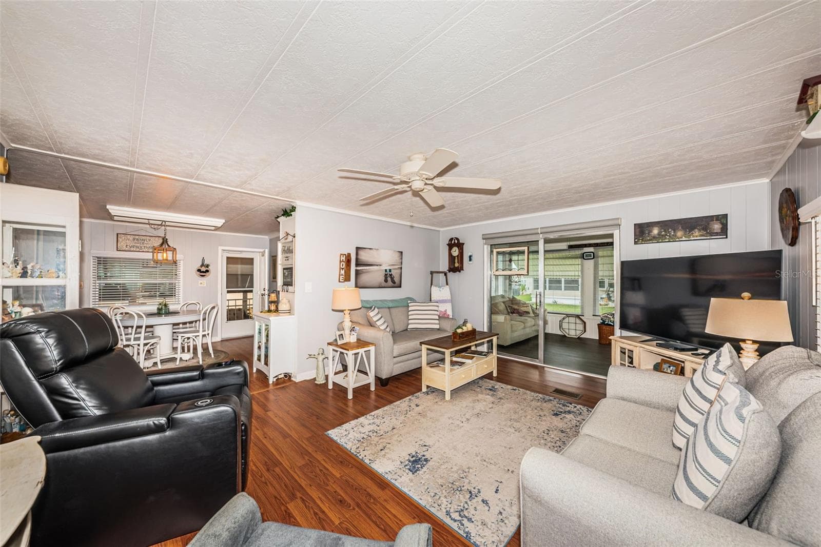 Living Room - 39820 US HIGHWAY 19 N #237, TARPON SPRINGS