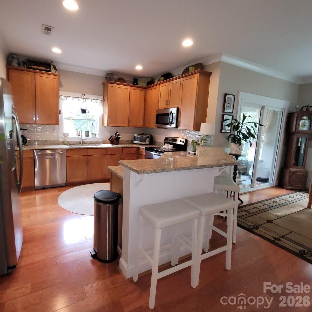 Granite Countertops, Breakfast Bar and Hardwood Floors - 2117 London Lane, Belmont
