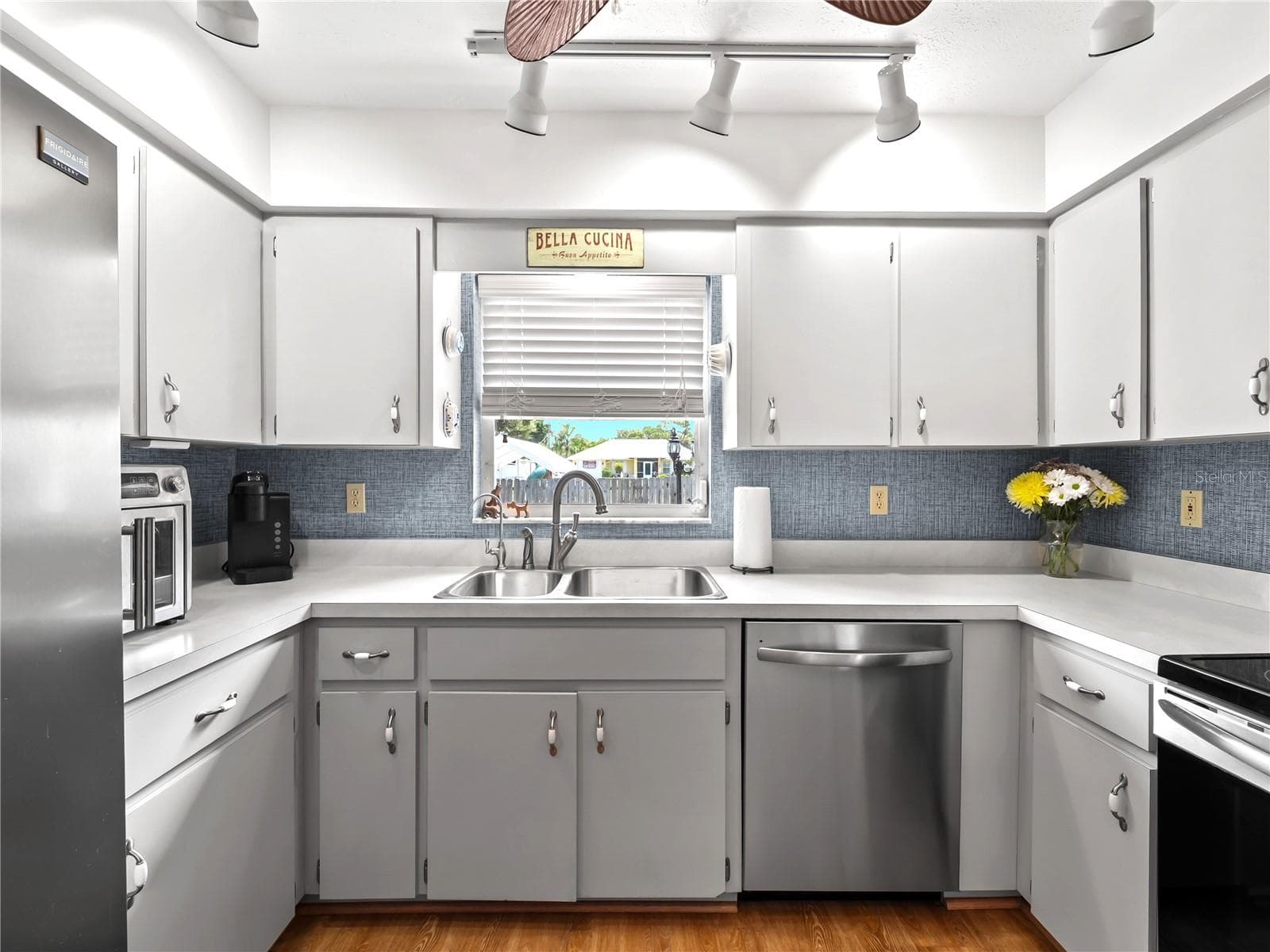 Frigidaire appliances - 1477 HUDSON RD, VENICE