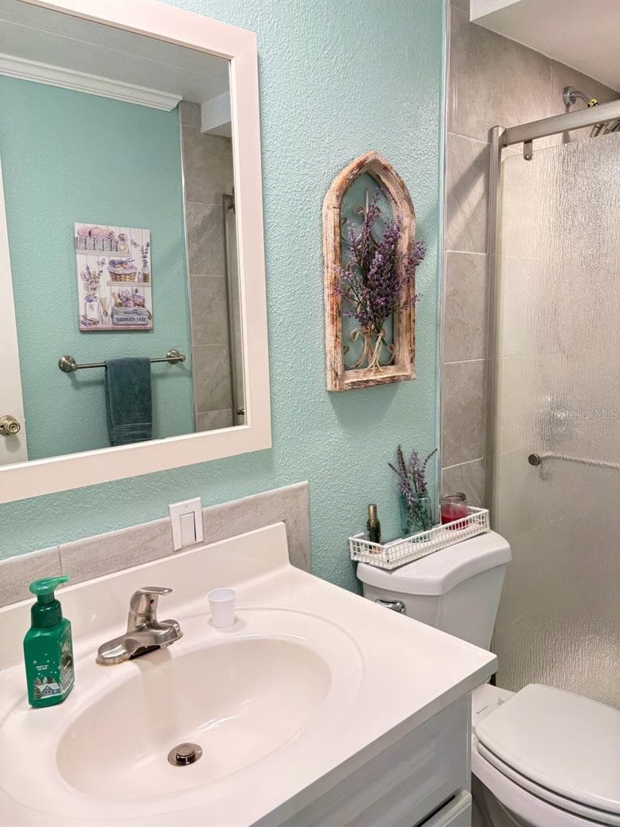 Main Bathroom - 39820 US HIGHWAY 19 N #237, TARPON SPRINGS
