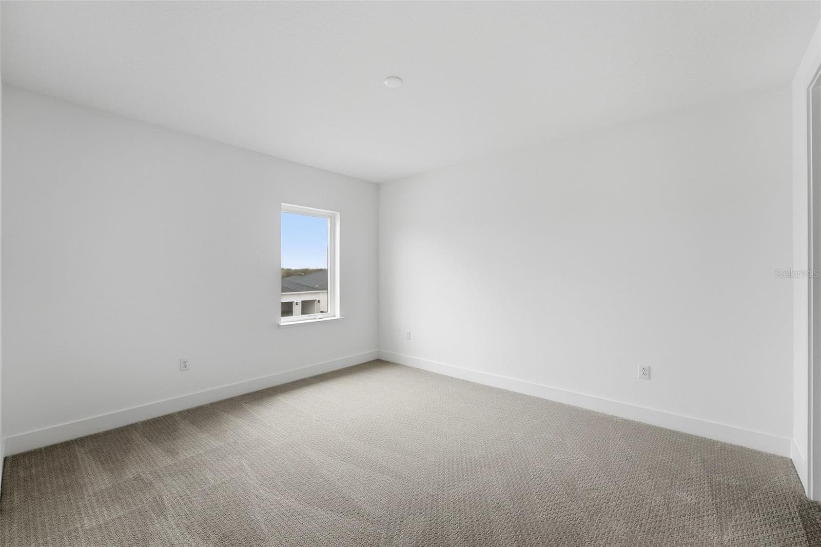 Guest bedroom on second floor - 1389 PINECLIFF DR, APOPKA