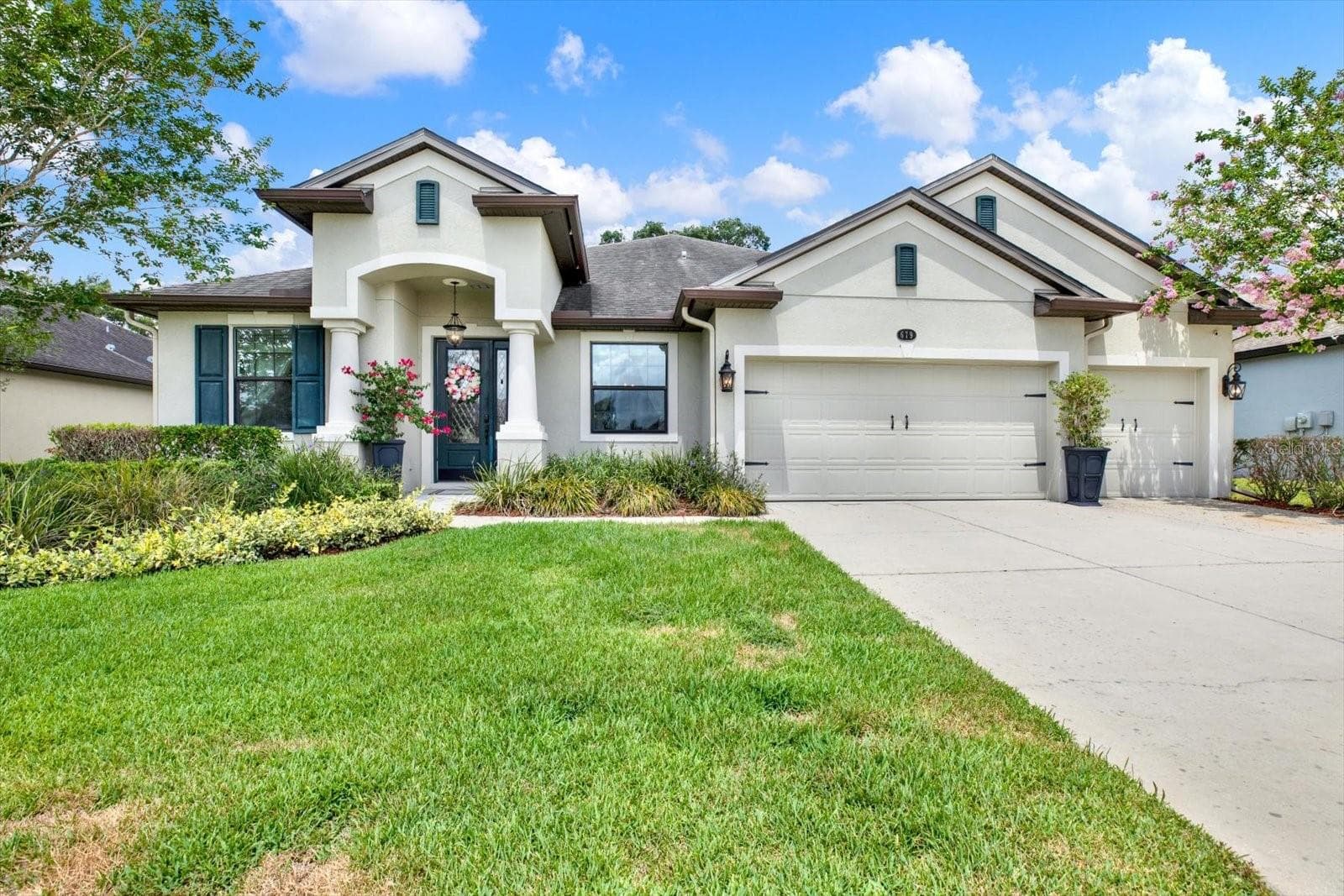 CROWN POINTE