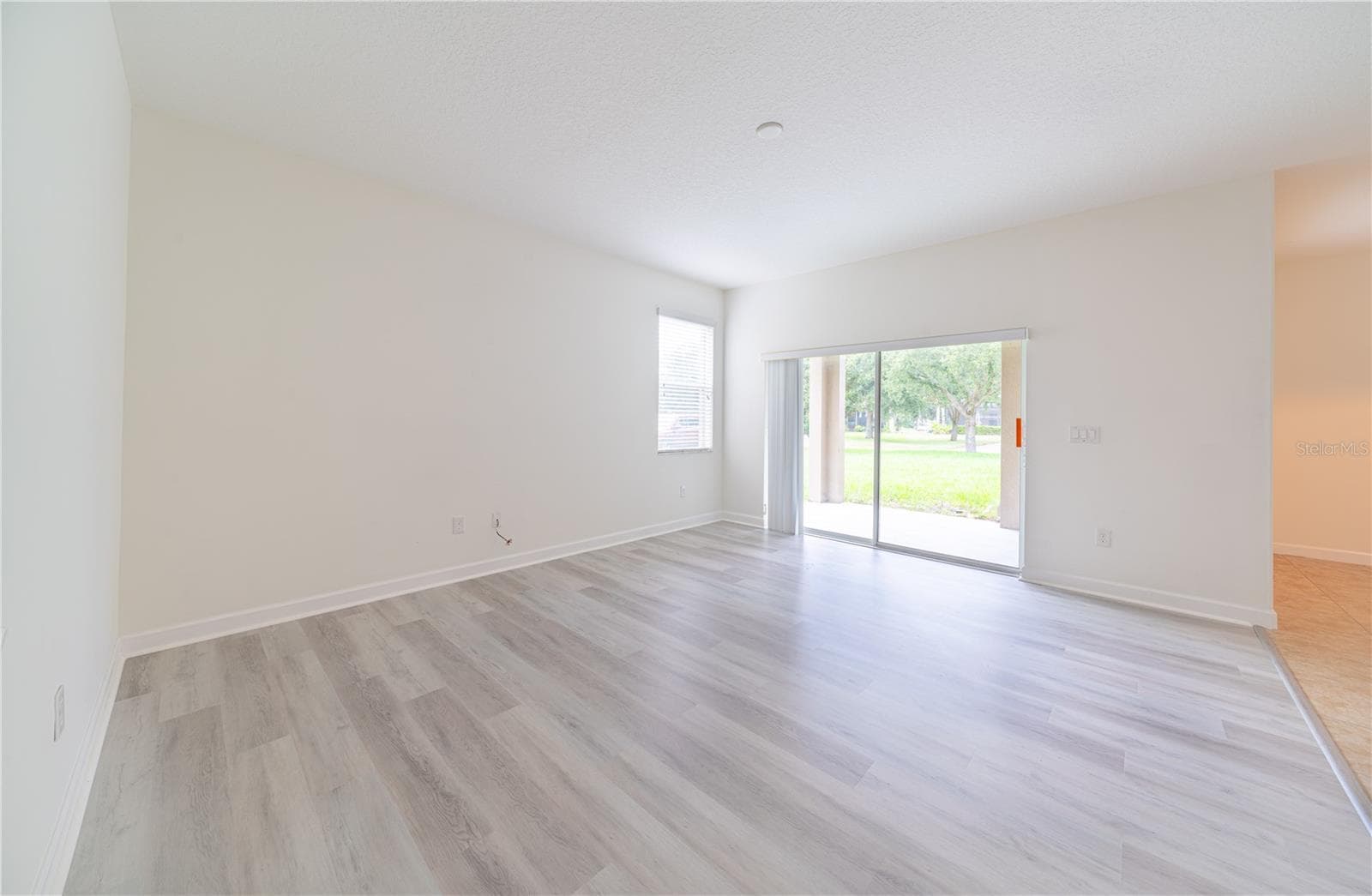 Single Family Residence at 15663 SIGNATURE DR, WINTER GARDEN, photo 3 of 19