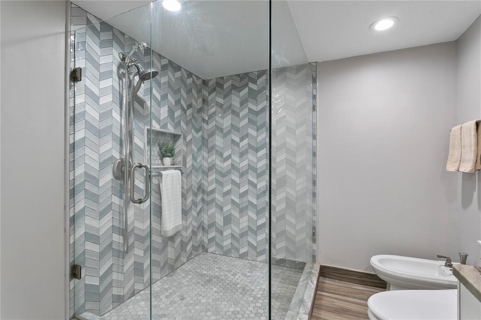 Condominium at 4717 DOLPHIN CAY LN S #503, ST PETERSBURG, photo 34 of 79