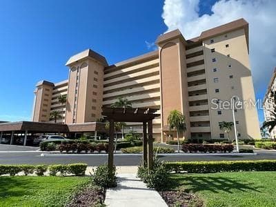 Front of the bldg - 5108 BRITTANY DR S #1008, ST PETERSBURG