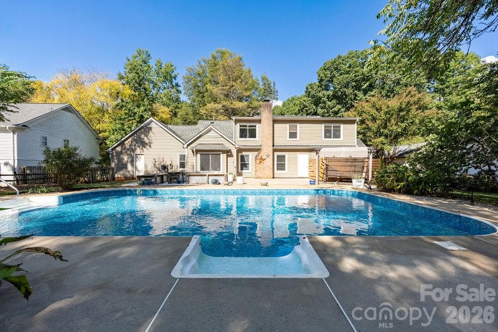 Single Family Residence at 9423 Whitethorn Drive, Charlotte, photo 13 of 46