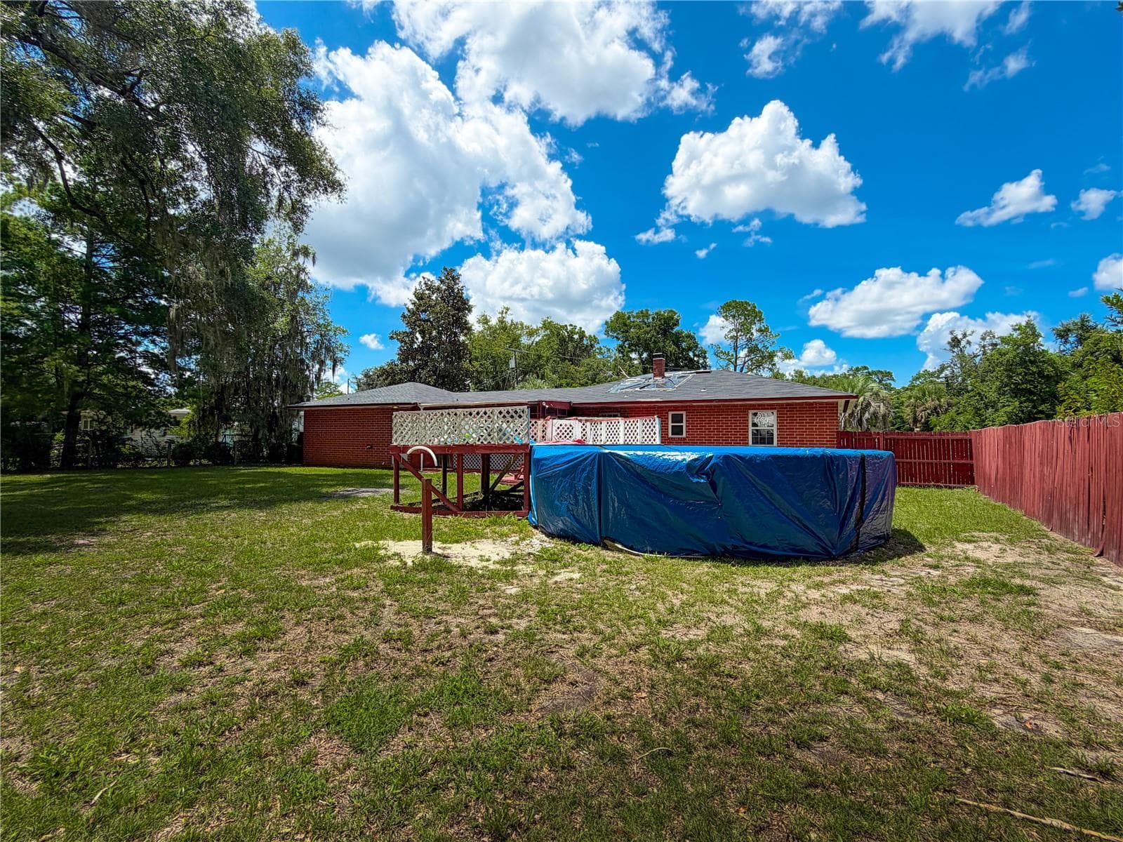 Single Family Residence at 709 NW PALM DR, LAKE CITY, photo 10 of 37