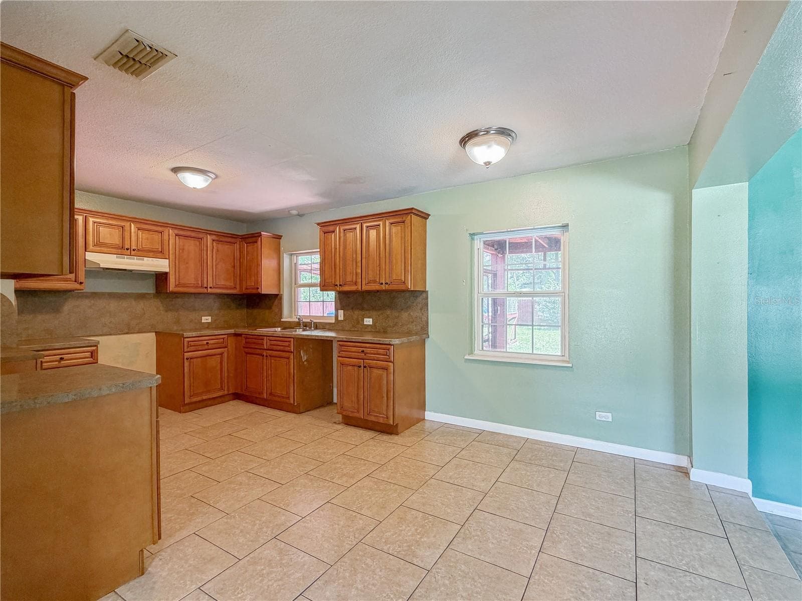 Kitchen & Dining Area - 709 NW PALM DR, LAKE CITY