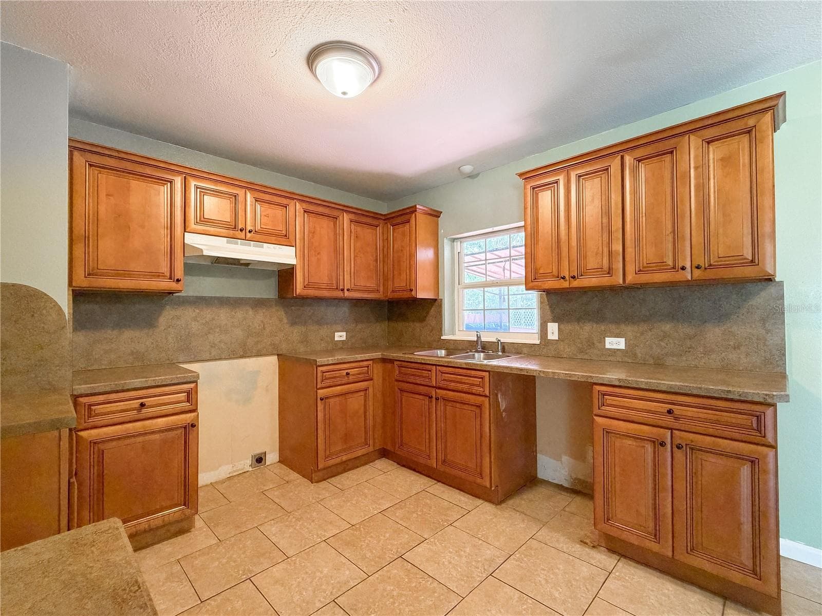 Kitchen - 709 NW PALM DR, LAKE CITY