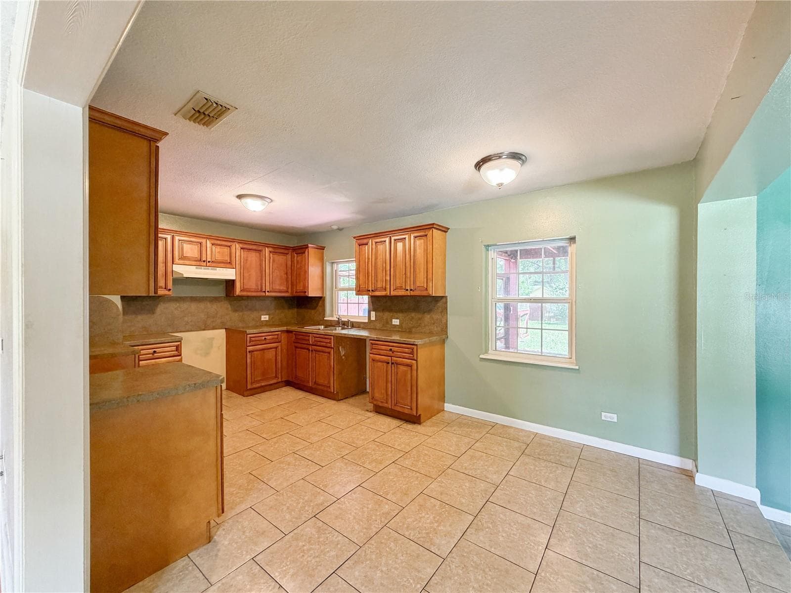Kitchen & Dining Area - 709 NW PALM DR, LAKE CITY