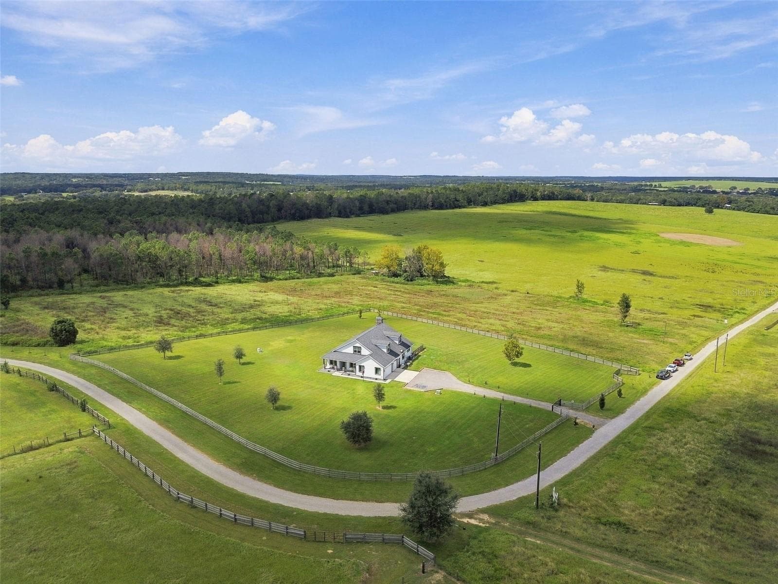 Single Family Residence at 16705 HILLTOP HORIZONS PL, DADE CITY