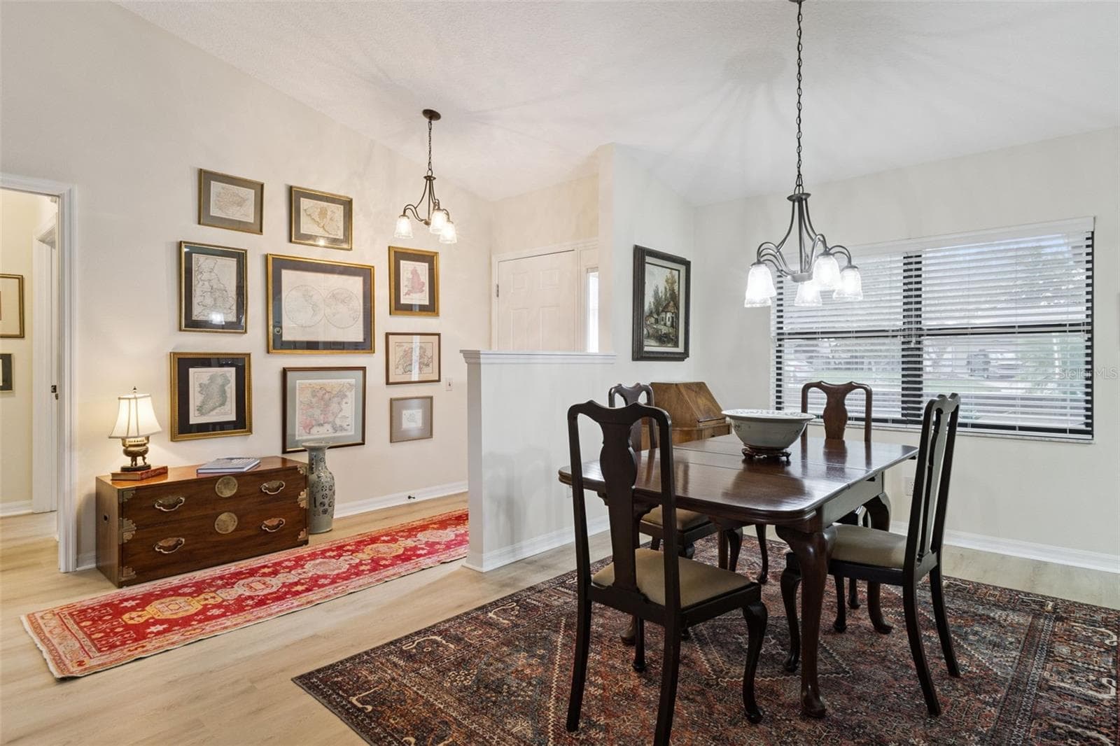 DINING AREA looking toward entry. - 21736 PRINCESS GRACE CT, LEESBURG