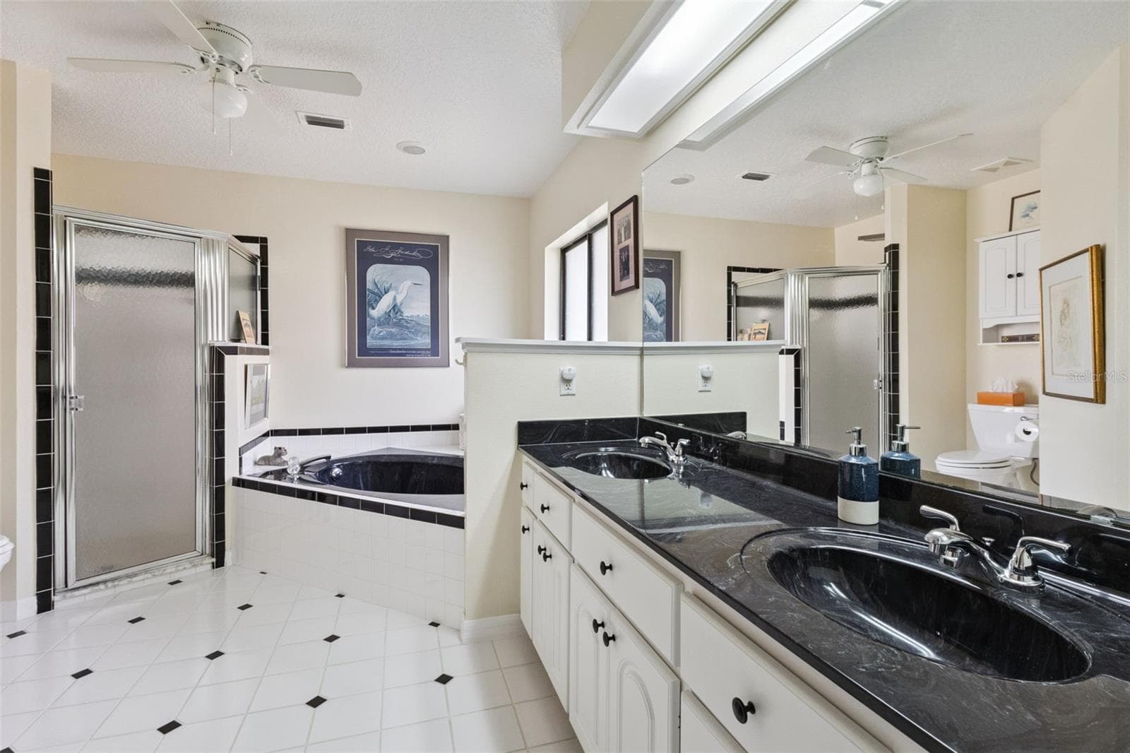 PRIMARY EN SUITE has DUAL SINKS, SOAKER TUB & WALK-IN SHOWER. - 21736 PRINCESS GRACE CT, LEESBURG