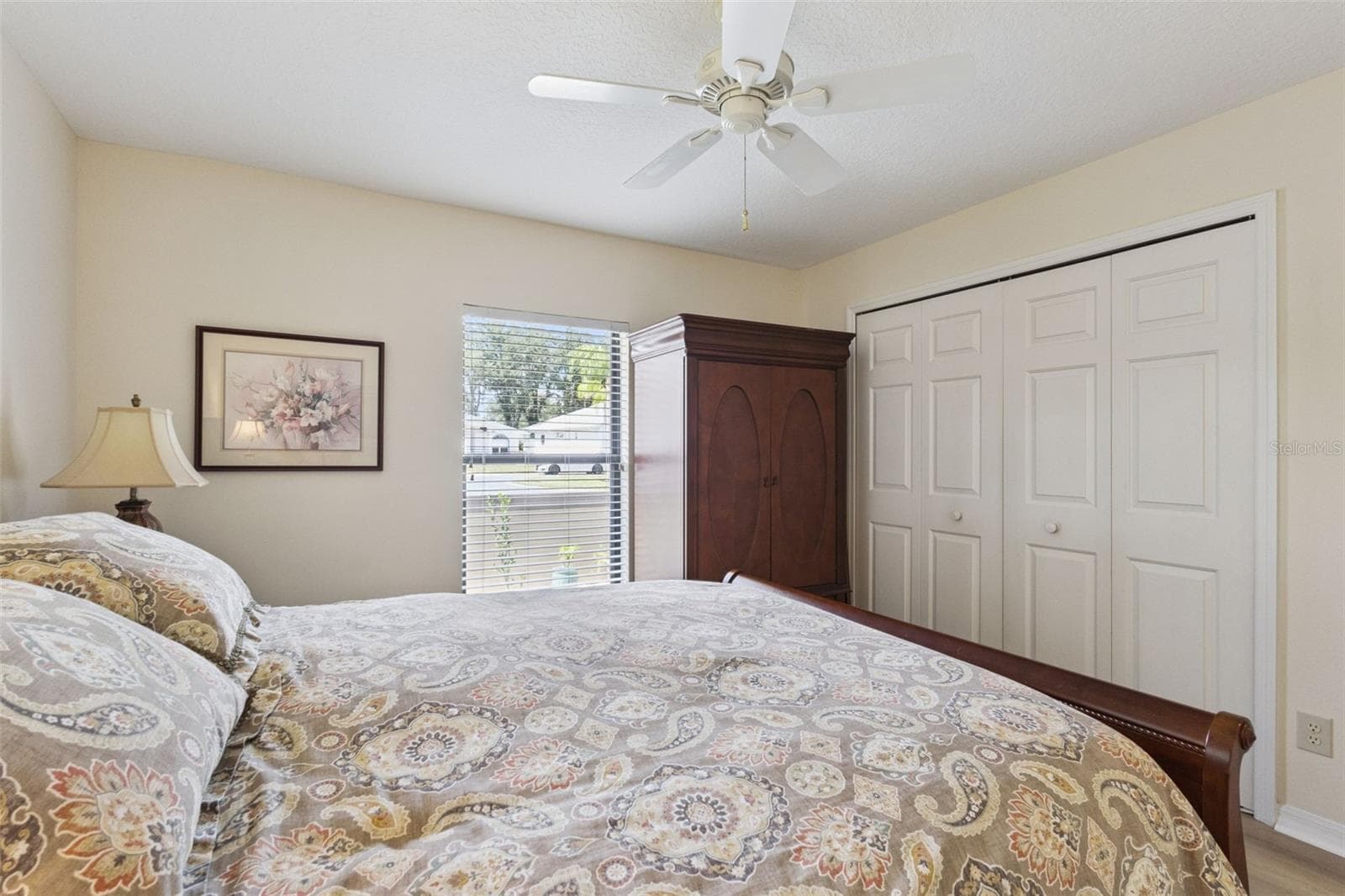 BEDROOM 2 has ample DOUBLE BUILT-IN CLOSET - 21736 PRINCESS GRACE CT, LEESBURG