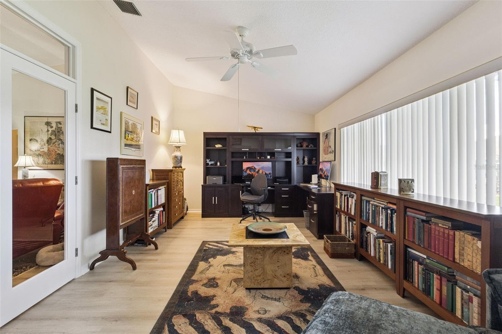 OFFICE ~ Desk conveys - 21736 PRINCESS GRACE CT, LEESBURG