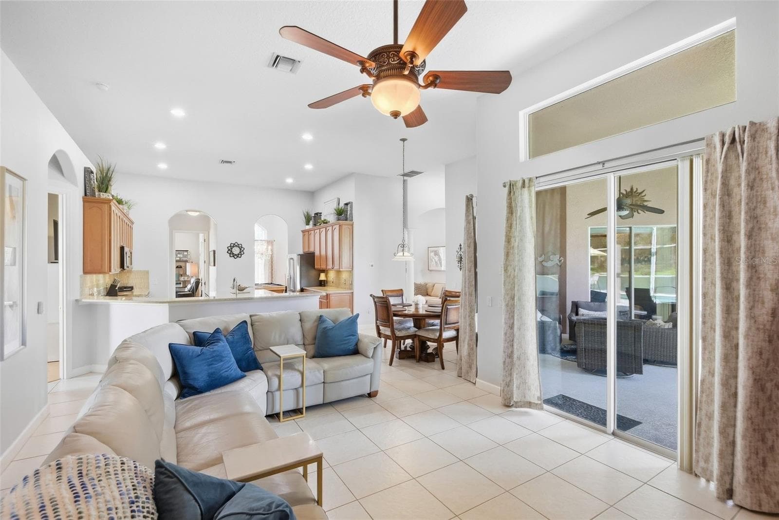 Single Family Residence at 2200 TOURNAMENT CT, KISSIMMEE, photo 18 of 45