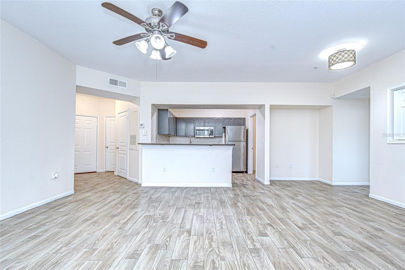 Bright and inviting layout creates an easy flow throughout the main living spaces. - 5125 PALM SPRINGS BLVD #3104, TAMPA