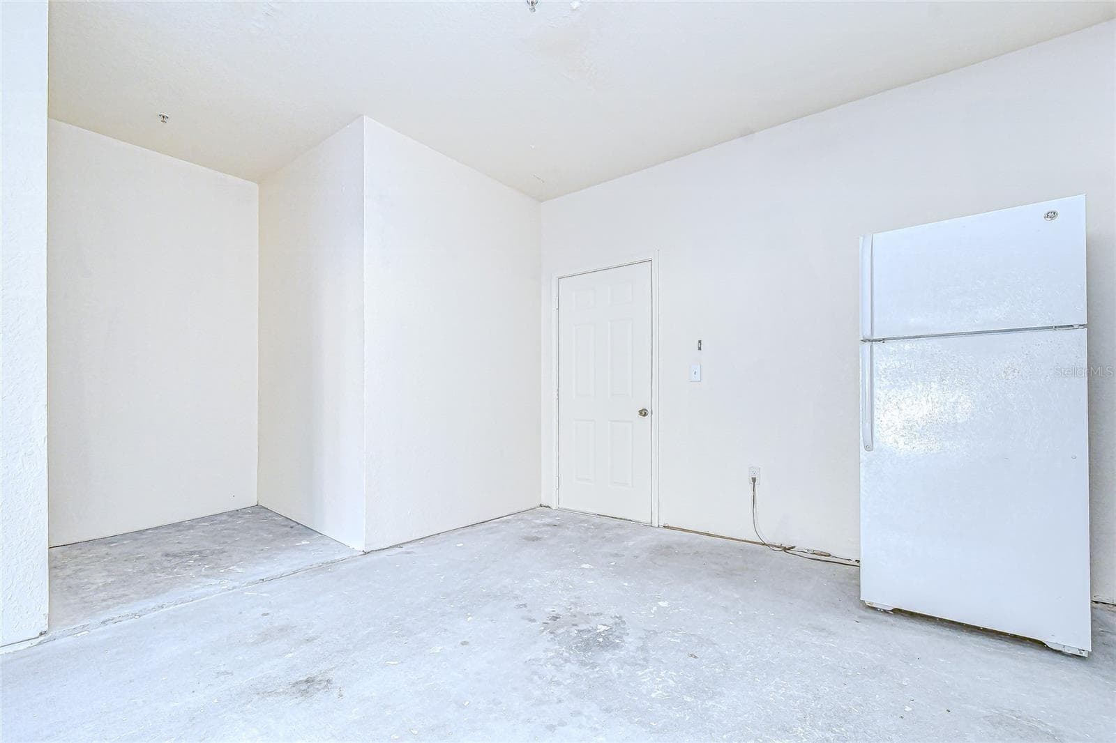 Extended garage area provides valuable room for extra storage and belongings. - 5125 PALM SPRINGS BLVD #3104, TAMPA