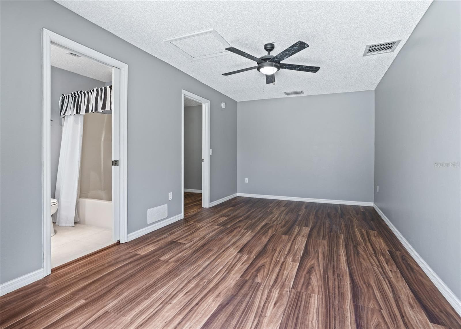 Casita w/Full Bathroom & Walk in Closet - 17832 SE 115TH CT, SUMMERFIELD