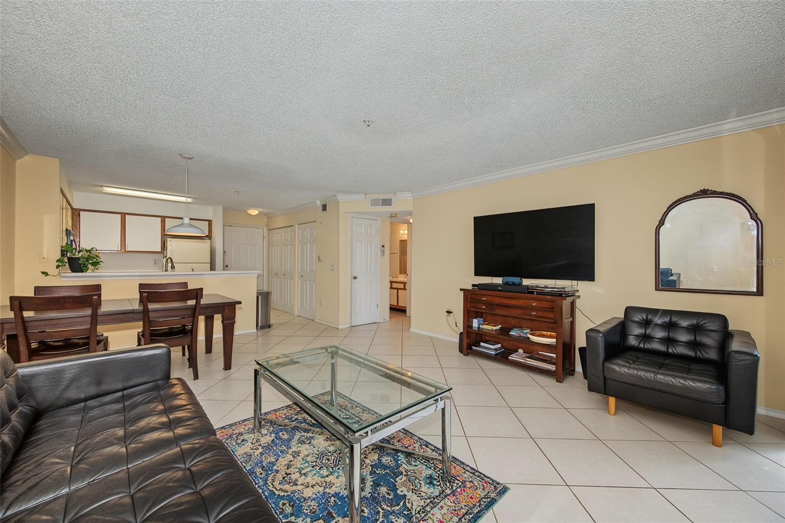 Open Floor Plan - 2400 FEATHER SOUND DR #123, CLEARWATER