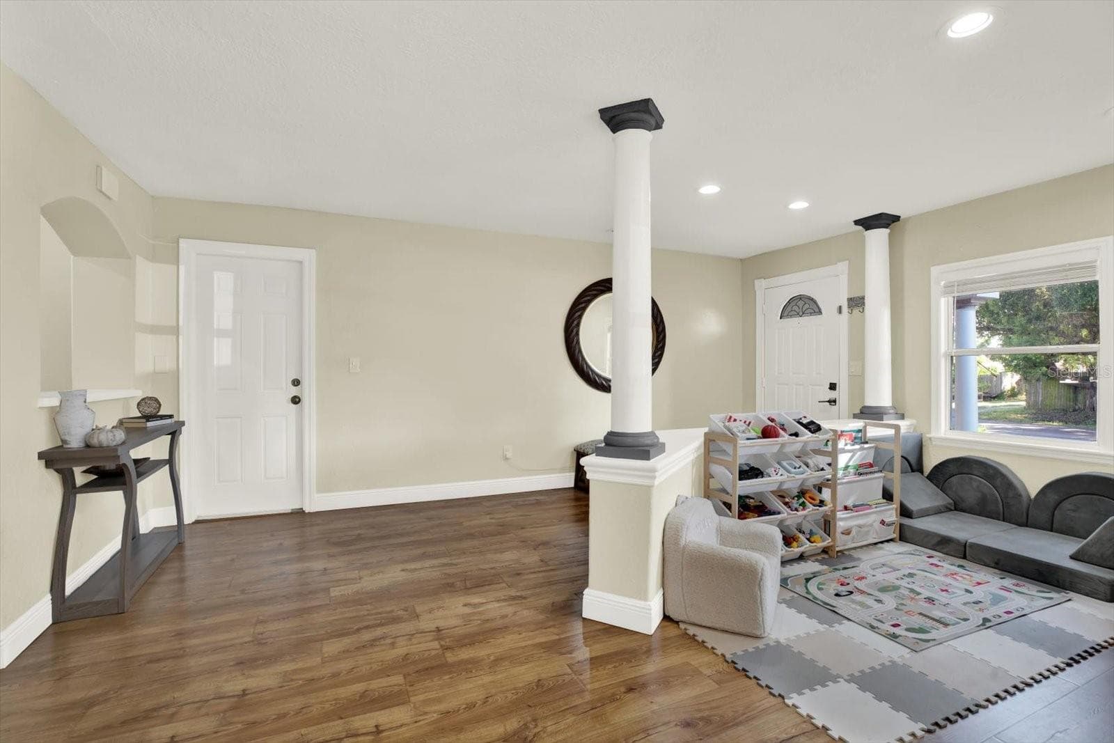 Single Family Residence at 4140 29TH ST N, ST PETERSBURG, photo 8 of 29