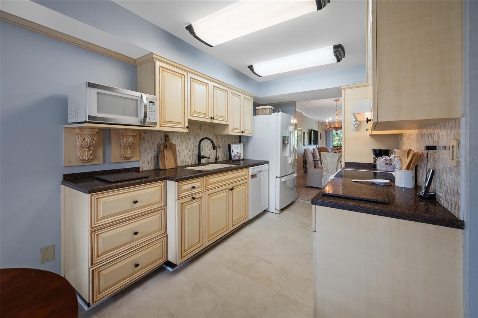 Plenty of kitchen storage - 2700 COVE CAY DR #1-3B, CLEARWATER