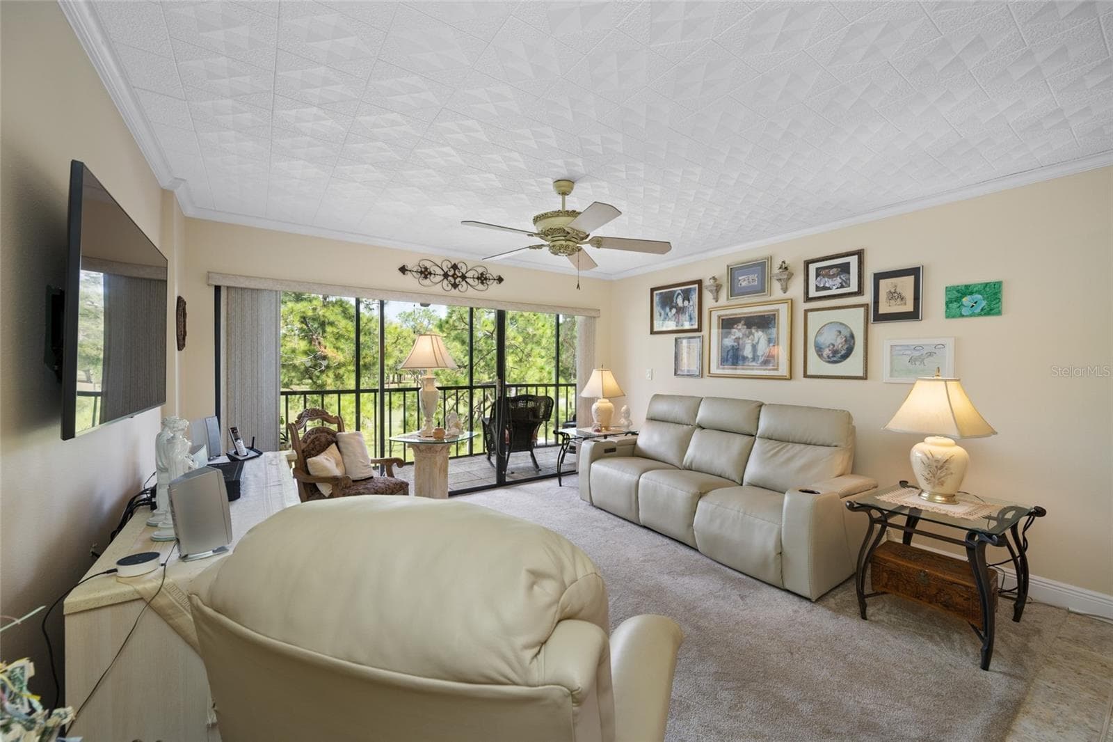 Spacious Living Area - 2700 COVE CAY DR #1-3B, CLEARWATER