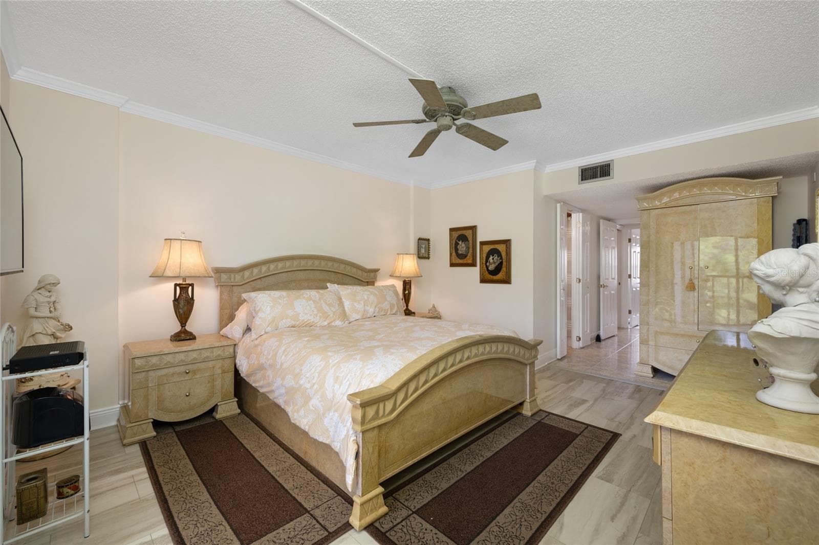 Primary Bedroom with En Suite - 2700 COVE CAY DR #1-3B, CLEARWATER