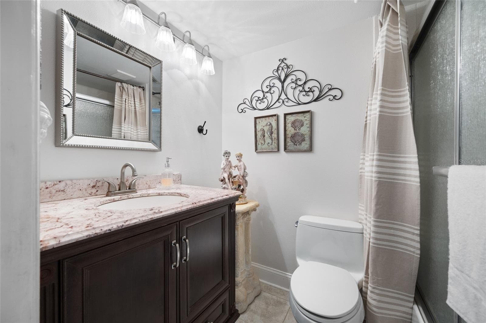 Primary Bedroom En Suite with Tub/Shower and Oversized Vanity - 2700 COVE CAY DR #1-3B, CLEARWATER