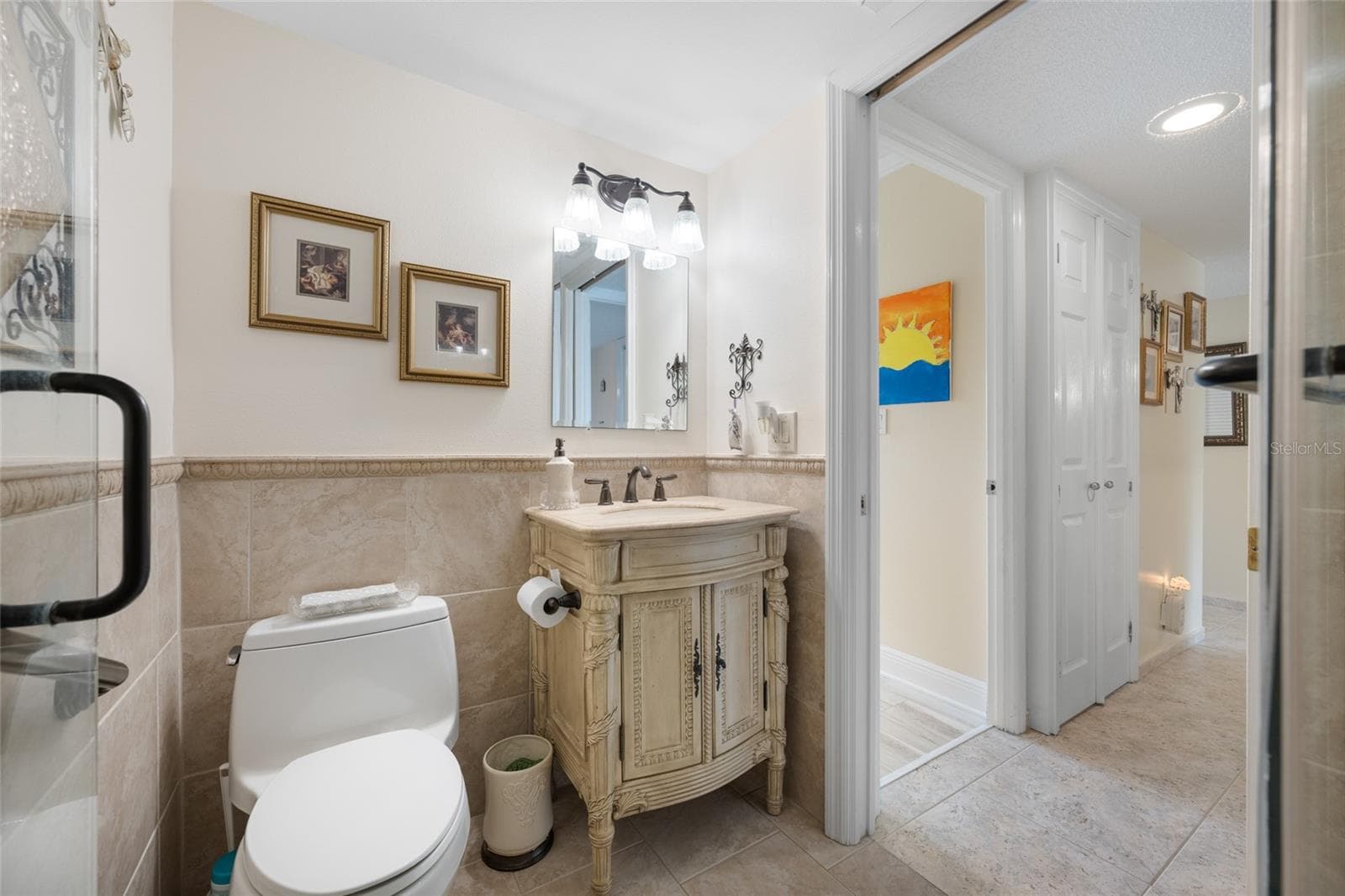 Custom travertine tile in 2nd bathroom - 2700 COVE CAY DR #1-3B, CLEARWATER