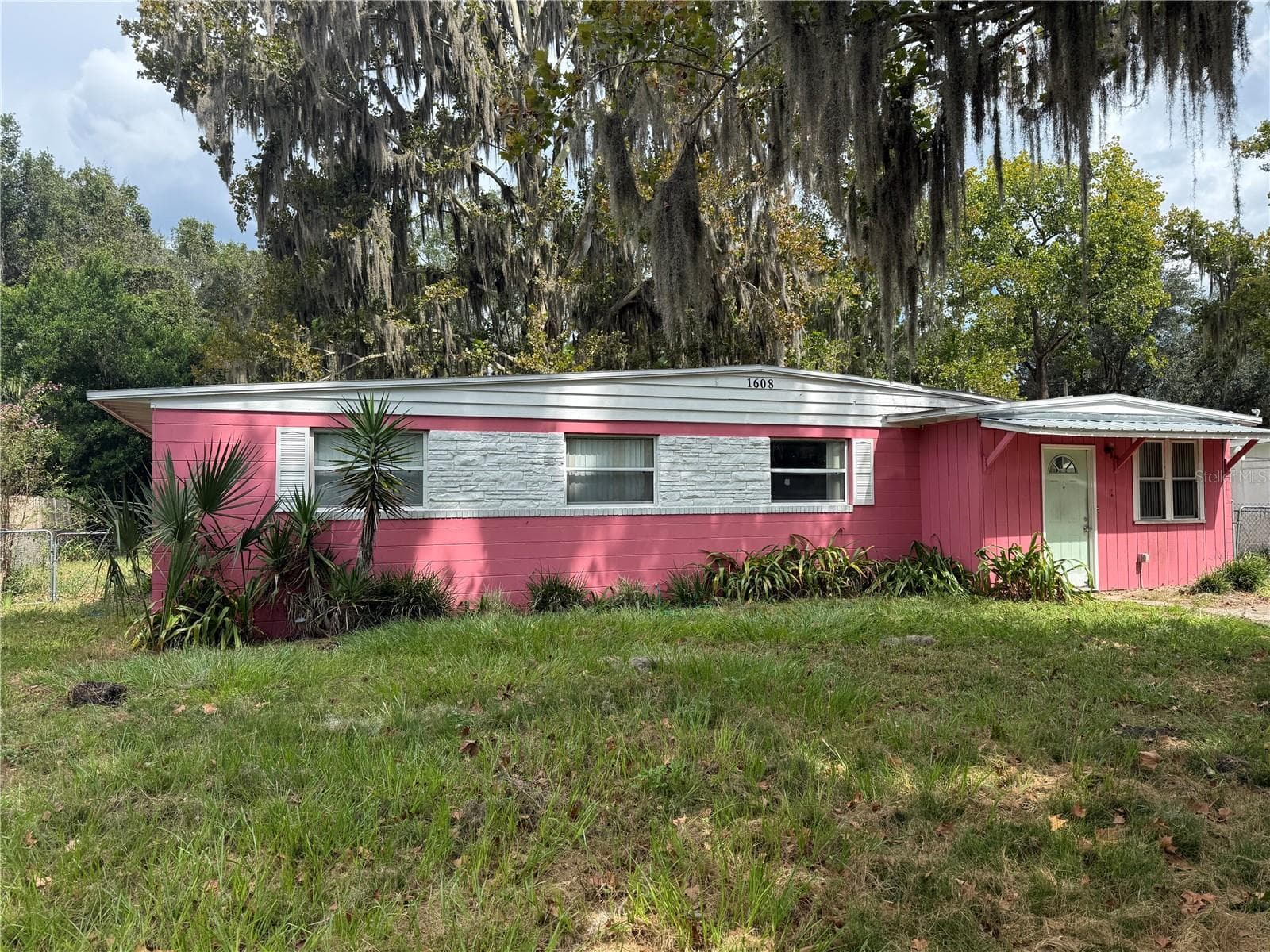 1608 SE 39TH PL