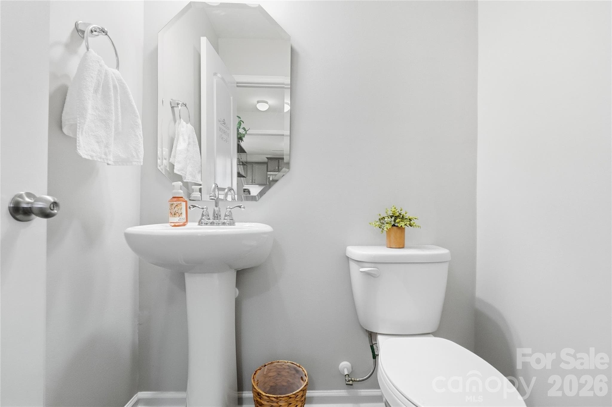 Powder Room - 206 Amberly Circle, Pageland