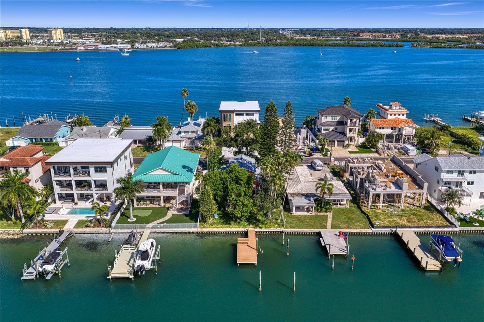 Sailboat Deep water - 835 BAY POINT DR, MADEIRA BEACH