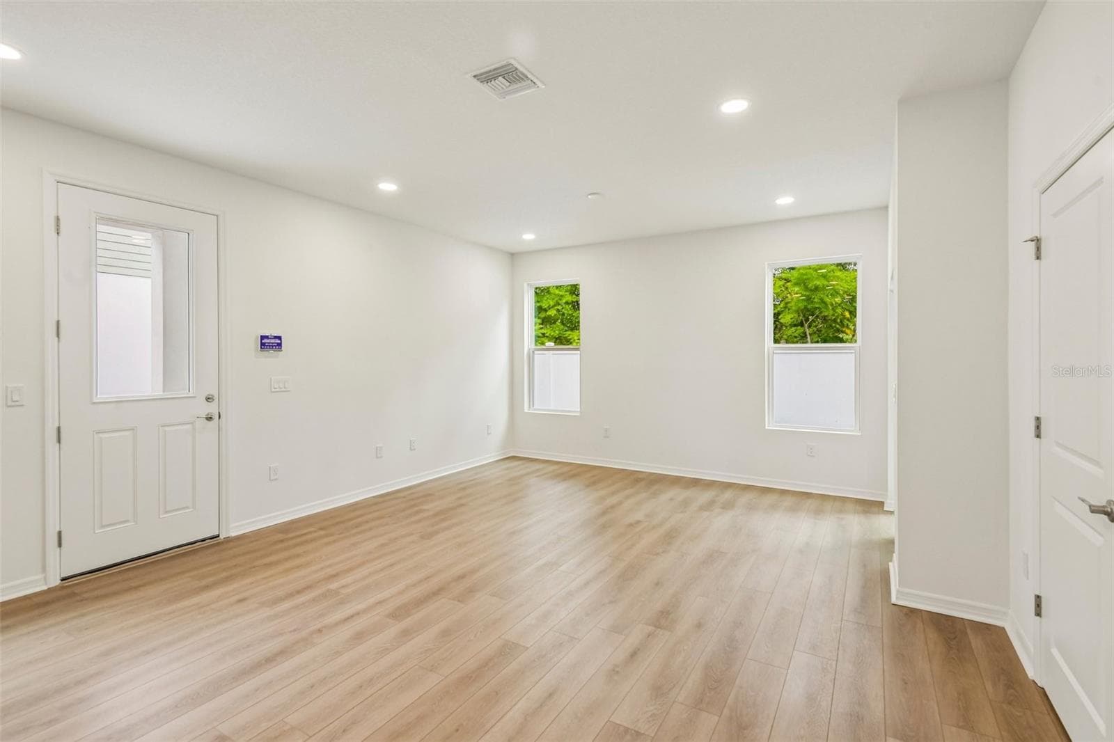 Townhouse at 616 SILVER STREAM CT, BRANDON, photo 7 of 50