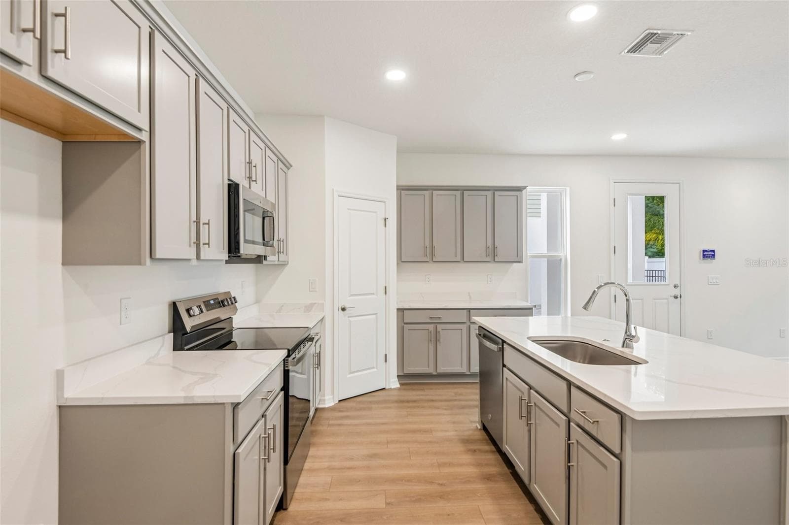 Townhouse at 616 SILVER STREAM CT, BRANDON, photo 15 of 50