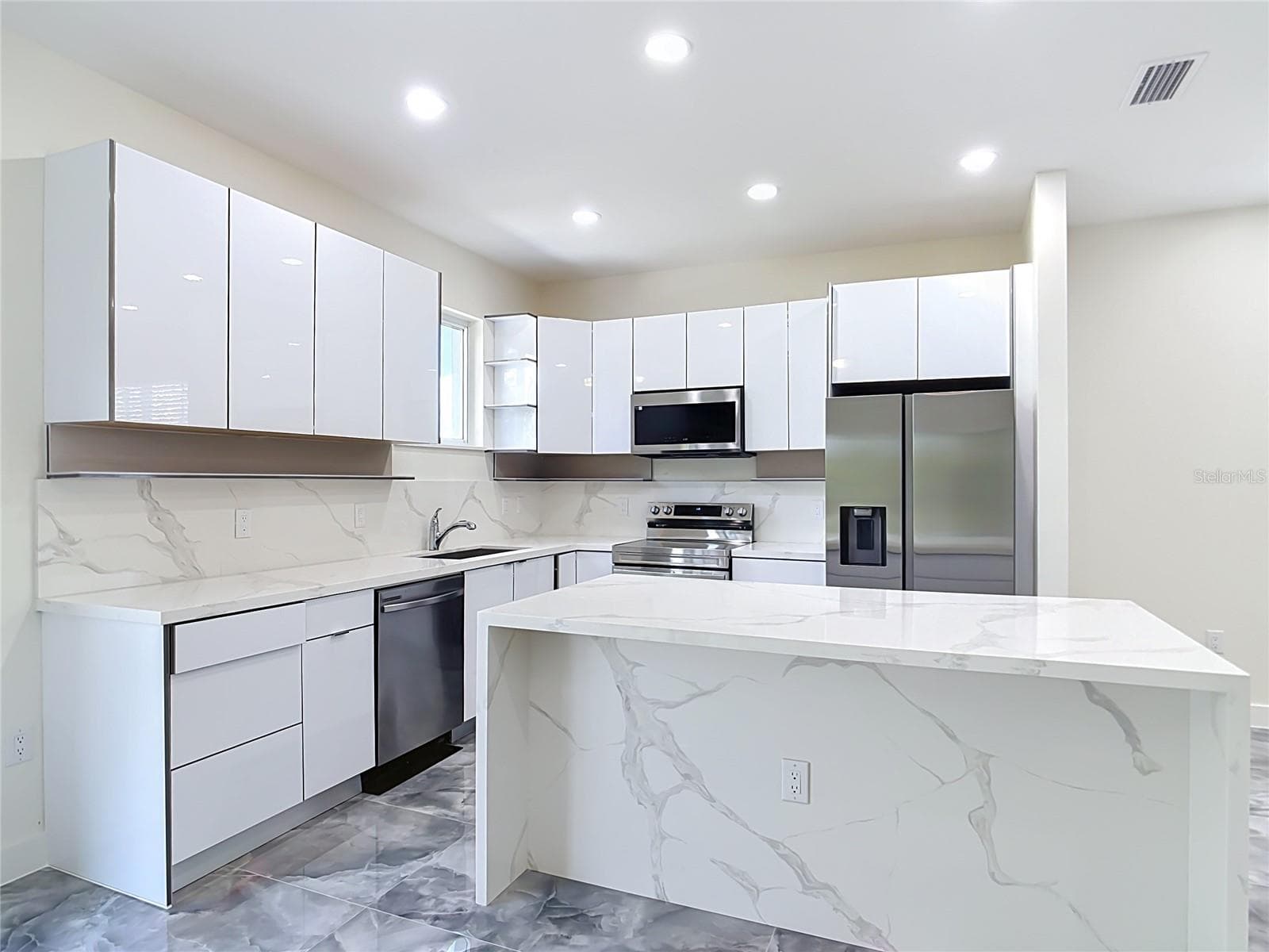 Single Family Residence at 14150 APPLETON BLVD, PORT CHARLOTTE, photo 8 of 39